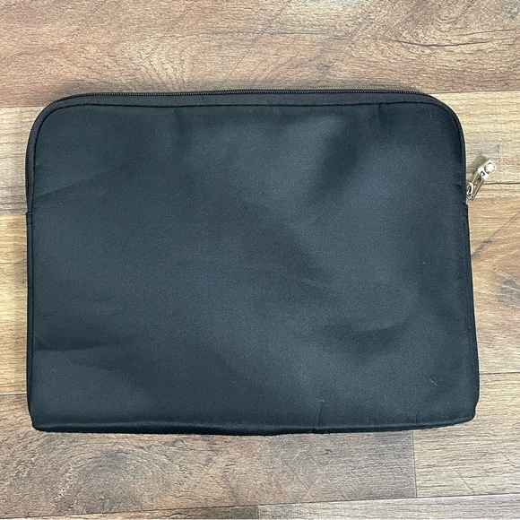 SwissGear The Maya Black and Gray Computer Sleeve - Picture 3 of 9